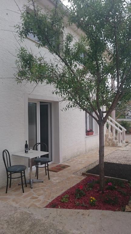 Apartments Mas-Rafaj Vir Luaran gambar